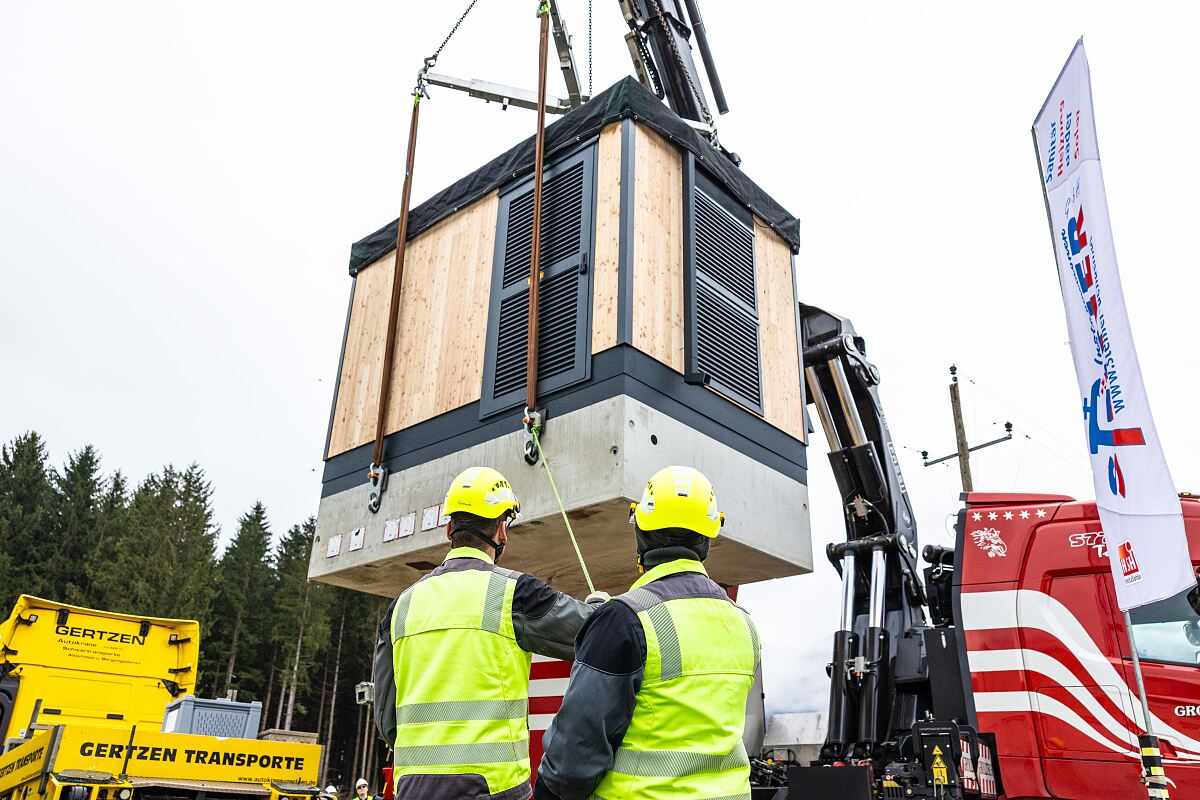 20251203_Kärnten Netz Anlieferung Holz-Trafostation
